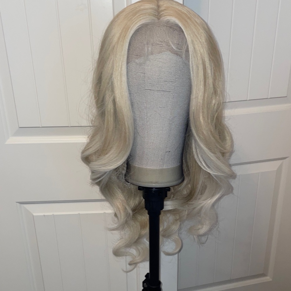 Premium Blonde Women’s Wig - Natural Ash Blonde - Picture 13 of 13